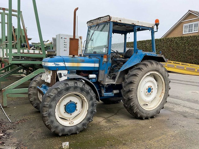 1985 ford 4610 vierwielaangedreven landbouwtractor - afbeelding 1 van  10
