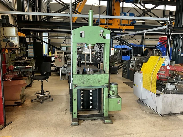 1985 geuma ehp-13-he hydraulische pers - afbeelding 2 van  8