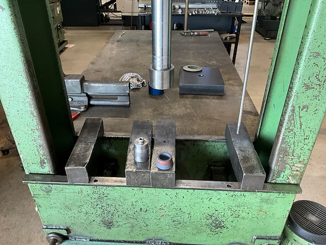 1985 geuma ehp-13-he hydraulische pers - afbeelding 4 van  8