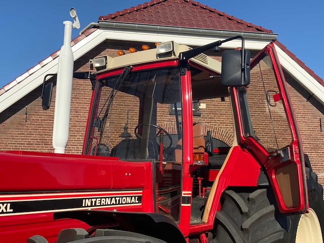 1985 international 1455xl vierwielaangedreven landbouwtractor - afbeelding 3 van  33