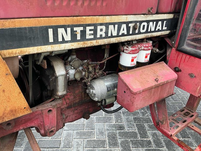1985 international 633 tweewielaangedreven landbouwtractor - afbeelding 3 van  29