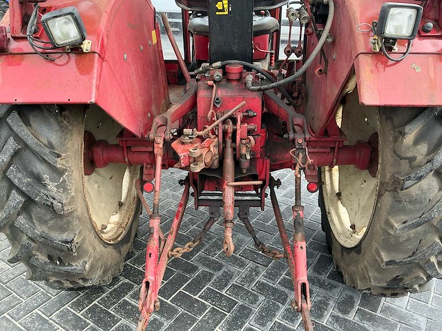 1985 international 633 tweewielaangedreven landbouwtractor - afbeelding 4 van  29