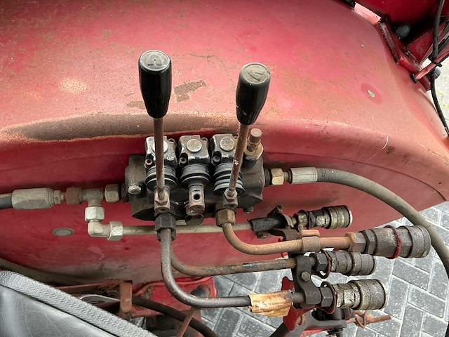 1985 international 633 tweewielaangedreven landbouwtractor - afbeelding 15 van  29