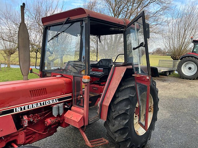 1985 international 733 s tweewielaangedreven landbouwtractor - afbeelding 3 van  20