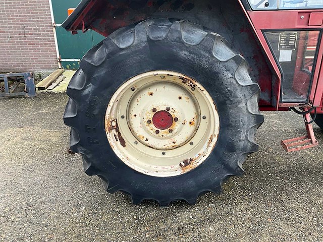 1985 international 733 s tweewielaangedreven landbouwtractor - afbeelding 4 van  9