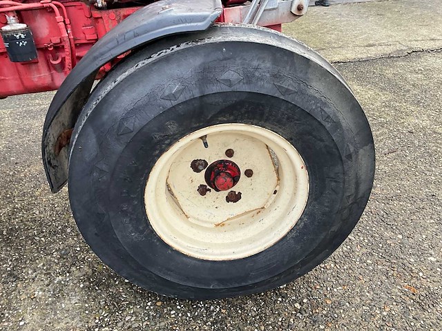 1985 international 733 s tweewielaangedreven landbouwtractor - afbeelding 5 van  9