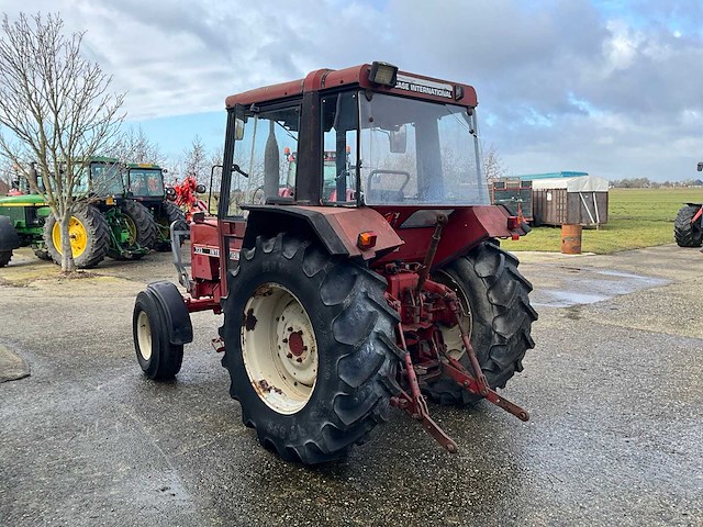 1985 international 733 s tweewielaangedreven landbouwtractor - afbeelding 8 van  9