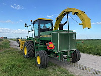 1985 john deere 5820 veldhakselaar met pick-up/maisbek en aanhanger - afbeelding 2 van  81