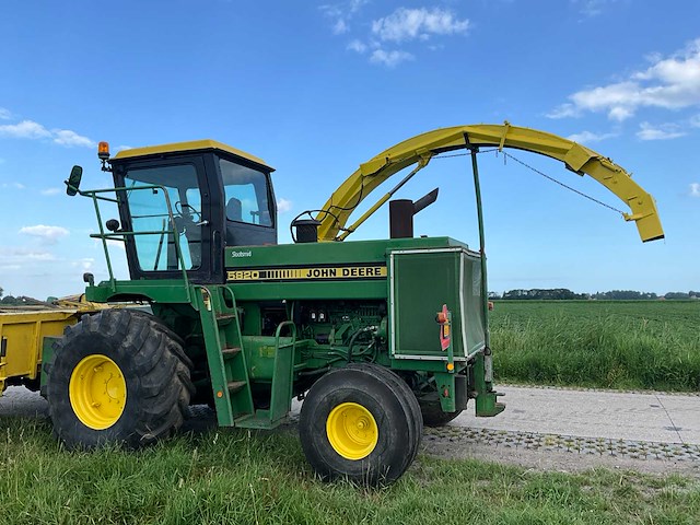1985 john deere 5820 veldhakselaar met pick-up/maisbek en aanhanger - afbeelding 3 van  81