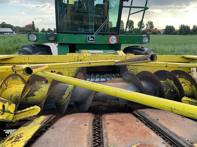 1985 john deere 5820 veldhakselaar met pick-up/maisbek en aanhanger - afbeelding 10 van  81