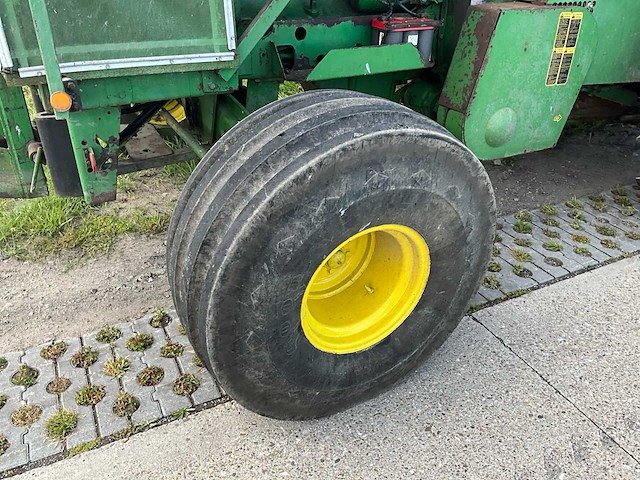 1985 john deere 5820 veldhakselaar met pick-up/maisbek en aanhanger - afbeelding 15 van  81