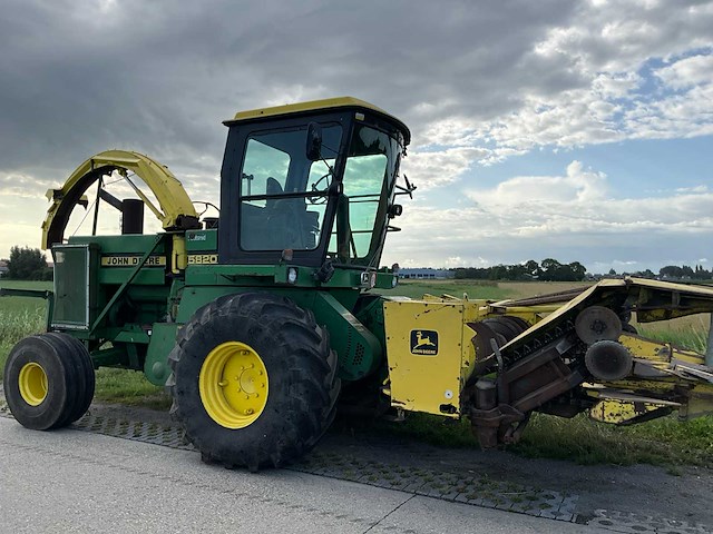 1985 john deere 5820 veldhakselaar met pick-up/maisbek en aanhanger - afbeelding 56 van  81