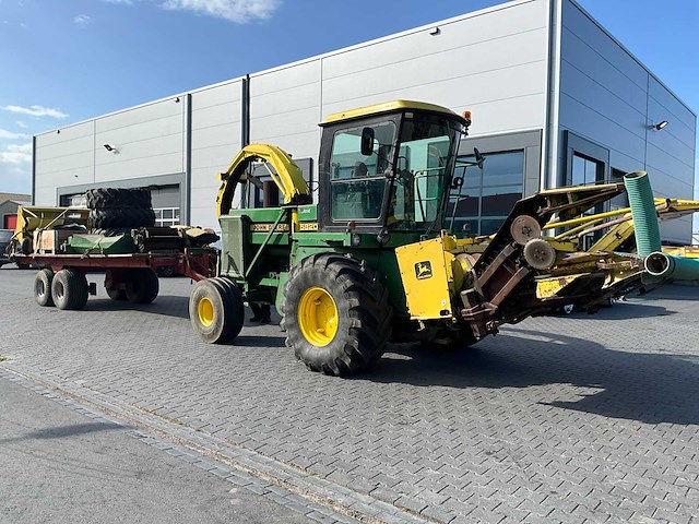 1985 john deere 5820 veldhakselaar met pick-up/maisbek en aanhanger - afbeelding 71 van  81