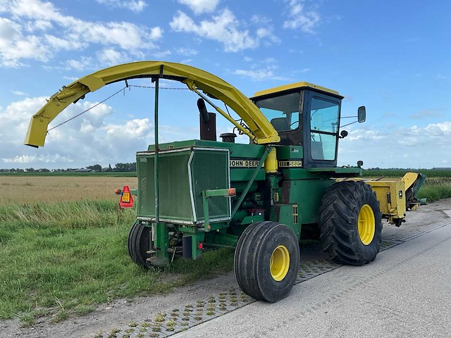 1985 john deere 5820 veldhakselaar met pick-up/maisbek en aanhanger - afbeelding 78 van  81