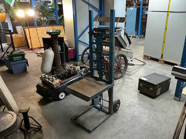 1985 kaiser+kraft hs1001/150 heftafel en schroefautomaat - afbeelding 1 van  2