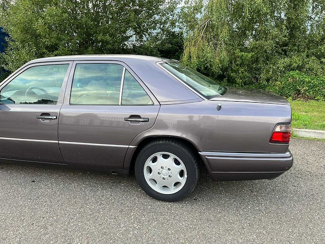 1985 mercedes-benz 200-500 (w124) 300 d personenauto - afbeelding 17 van  18