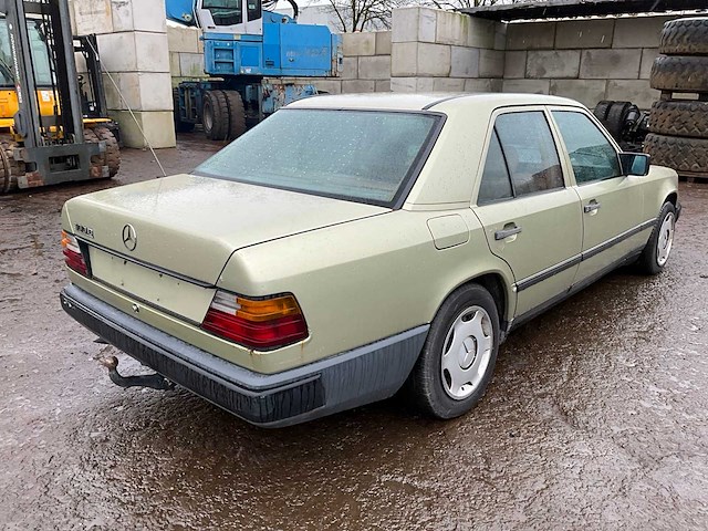 1985 mercedes-benz 200-500 (w124) 300d personenauto - afbeelding 9 van  13