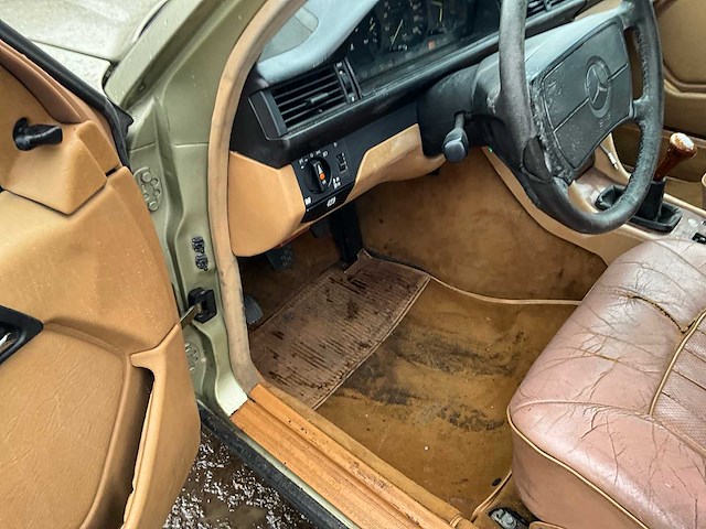 1985 mercedes-benz 200-500 (w124) 300d personenauto - afbeelding 12 van  13