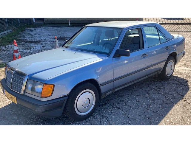 1985 mercedes-benz 230 e (w124) automaat, 24-kfr-7 - afbeelding 1 van  13