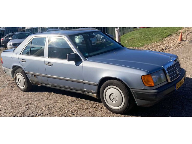 1985 mercedes-benz 230 e (w124) automaat, 24-kfr-7 - afbeelding 7 van  13