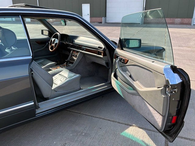 1985 mercedes-benz s-klasse 500 sec personenauto - afbeelding 21 van  56