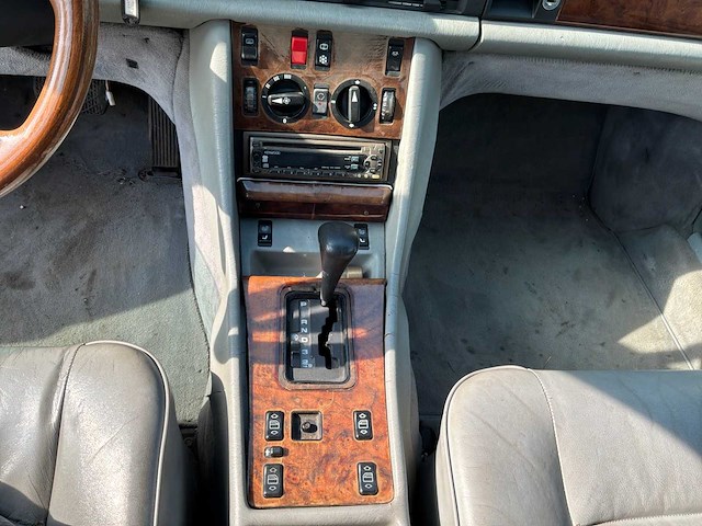 1985 mercedes-benz s-klasse 500 sec personenauto - afbeelding 28 van  56