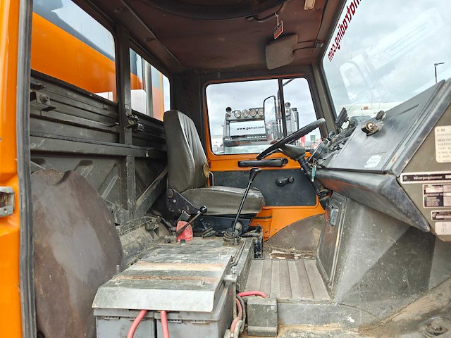 1985 mercedes-benz unimog 1300l sondeerwagen - afbeelding 15 van  52