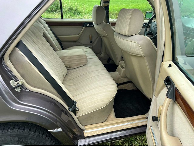 1985 mercedes-benz (w124) 300 d personenauto oldtimer om606 td - afbeelding 10 van  25