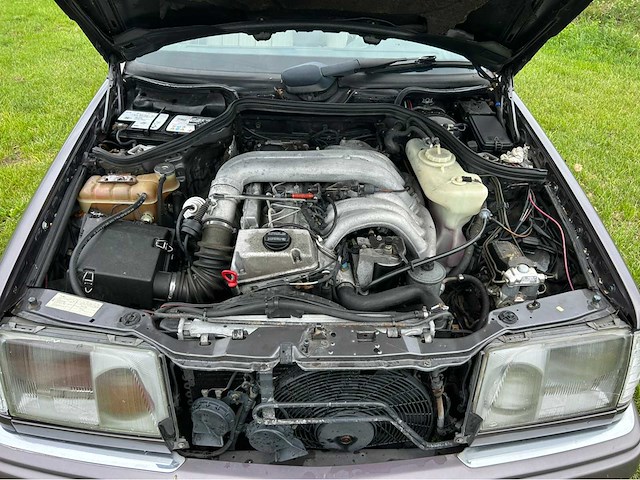 1985 mercedes-benz (w124) 300 d personenauto oldtimer om606 td - afbeelding 10 van  19