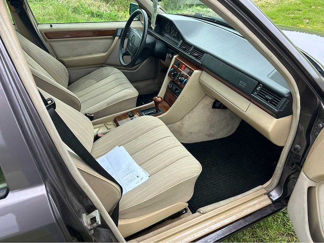 1985 mercedes-benz (w124) 300 d personenauto oldtimer om606 td - afbeelding 11 van  19