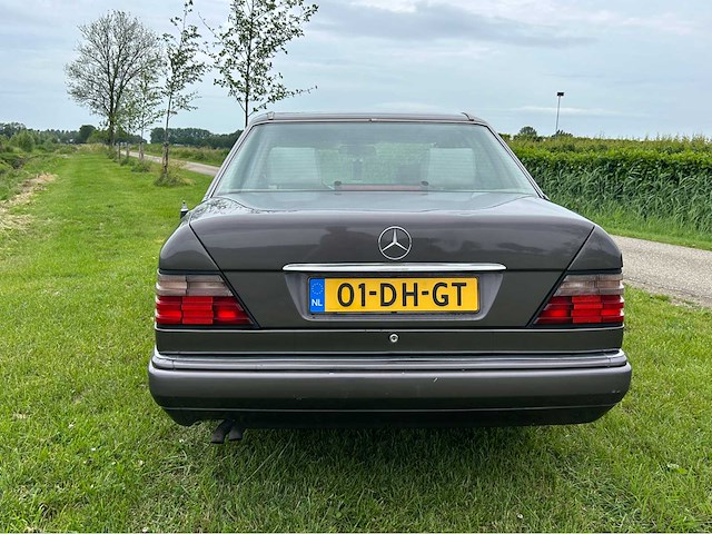 1985 mercedes-benz (w124) 300 d personenauto oldtimer om606 td - afbeelding 7 van  19