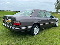 1985 mercedes-benz (w124) 300 d personenauto oldtimer om606 td - afbeelding 17 van  19
