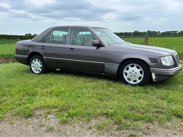1985 mercedes-benz (w124) 300 d personenauto oldtimer om606 td - afbeelding 18 van  19