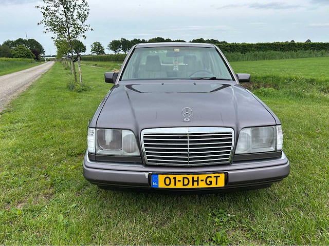 1985 mercedes-benz (w124) 300 d personenauto oldtimer om606 td - afbeelding 22 van  26