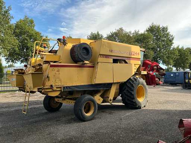 1985 new holland tf44 combain - afbeelding 2 van  72