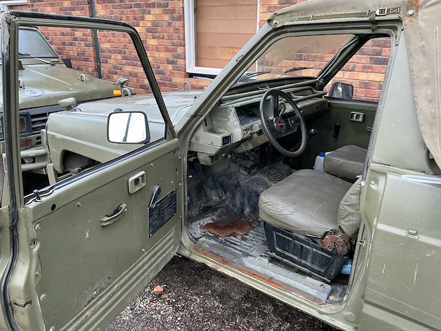 1985 nissan ml-6 personenauto - afbeelding 13 van  28