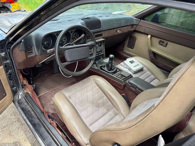 1985 porsche 944 - afbeelding 9 van  10