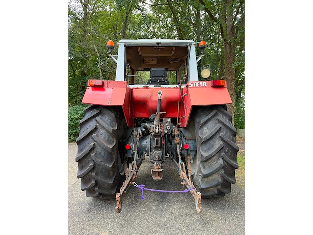 1985 steyr 8090 turbo tweewielaangedreven landbouwtractor - afbeelding 2 van  4