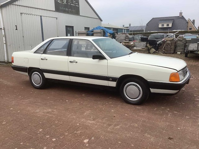 1986 audi 100 1.8 oldtimer - afbeelding 12 van  15