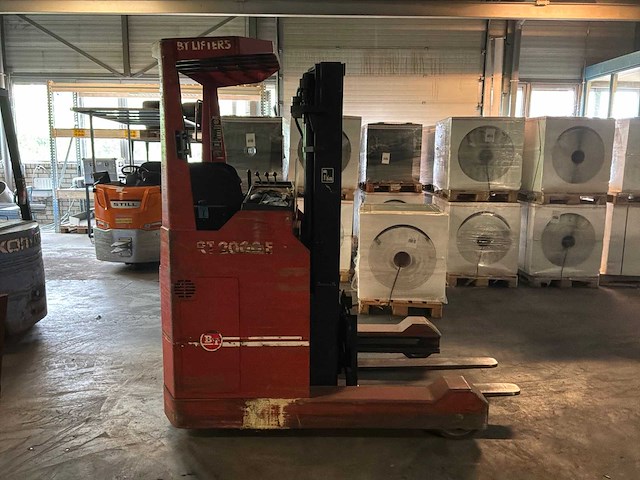 1986 bt btrt 2000 reach truck - afbeelding 14 van  19