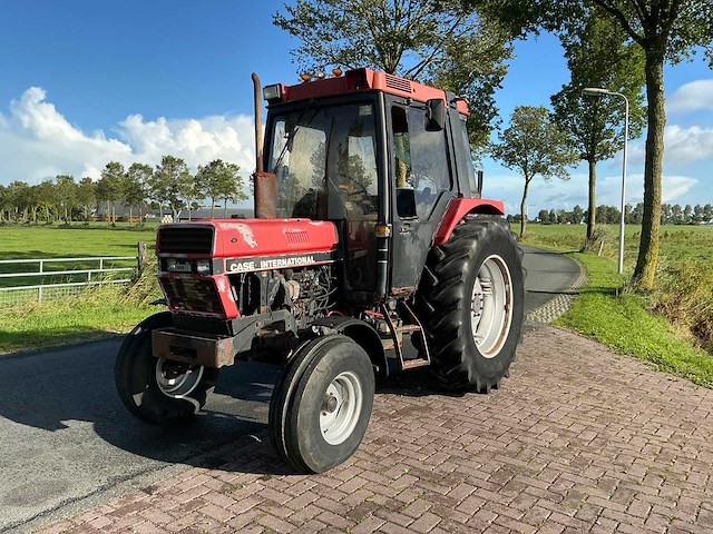 1986 case international 585xl tweewielaangedreven landbouwtractor - afbeelding 1 van  16
