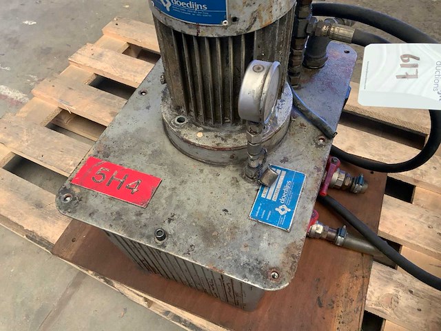 1986 doedijns oliepompunit - afbeelding 1 van  1