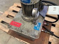 1986 doedijns oliepompunit - afbeelding 1 van  1