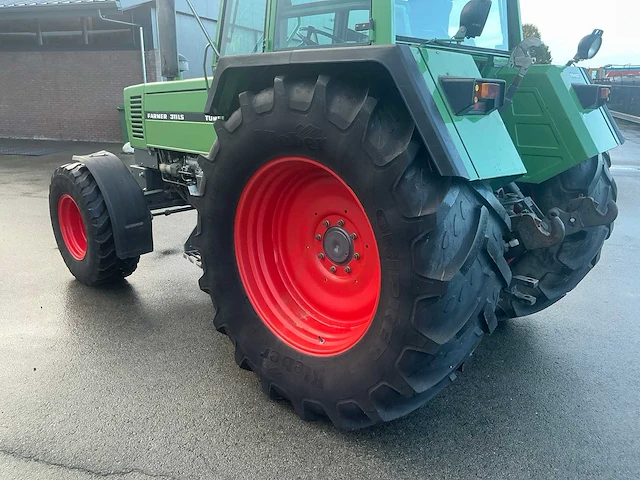 1986 fendt 311ls turbomatic tweewielaangedreven landbouwtractor - afbeelding 2 van  7