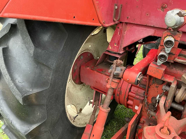 1986 international 745xl ergo-s tweewielaangedreven landbouwtractor - afbeelding 18 van  43