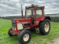 1986 international 745xl ergo-s tweewielaangedreven landbouwtractor - afbeelding 1 van  43