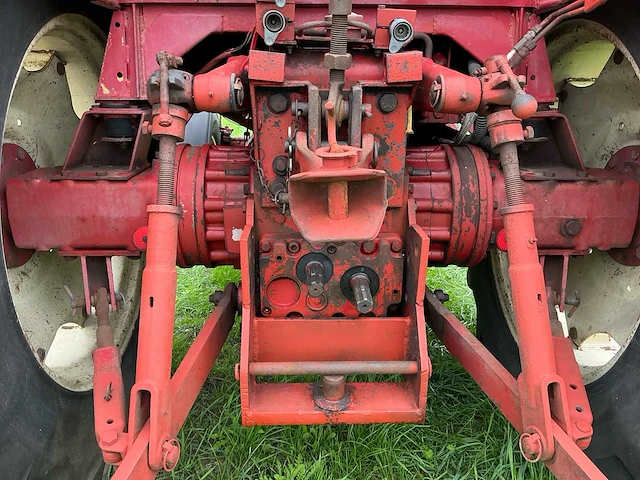 1986 international 745xl ergo-s tweewielaangedreven landbouwtractor - afbeelding 20 van  43