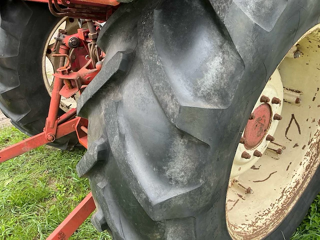 1986 international 745xl ergo-s tweewielaangedreven landbouwtractor - afbeelding 23 van  43