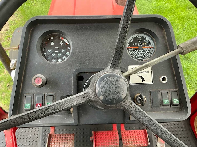 1986 international 745xl ergo-s tweewielaangedreven landbouwtractor - afbeelding 33 van  43