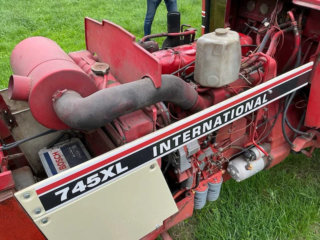 1986 international 745xl ergo-s tweewielaangedreven landbouwtractor - afbeelding 39 van  43